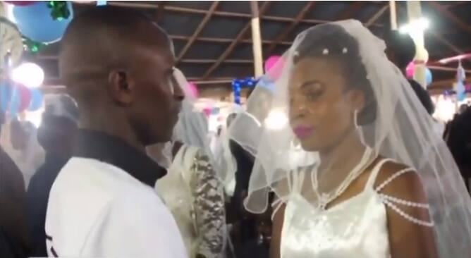 128 lovers say "I Do" during mass wedding held in Pipeline