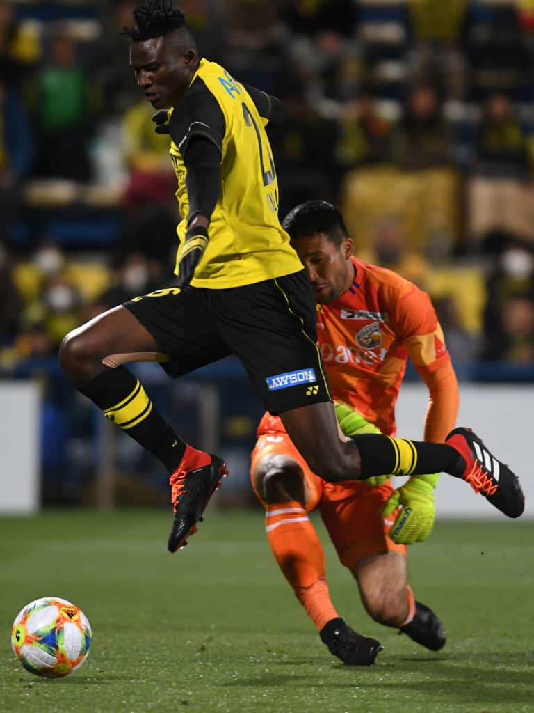 Michael Olunga scores brace for Kashiwa against Nagasaki