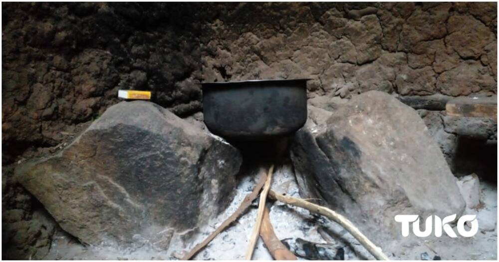 Cooking stones. Photo: Collins Mmbulika/TUKO.co.ke