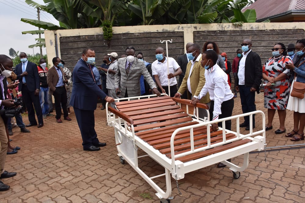 Uhuru orders gov't to buy 500 hospital beds from young Kenyan innovators