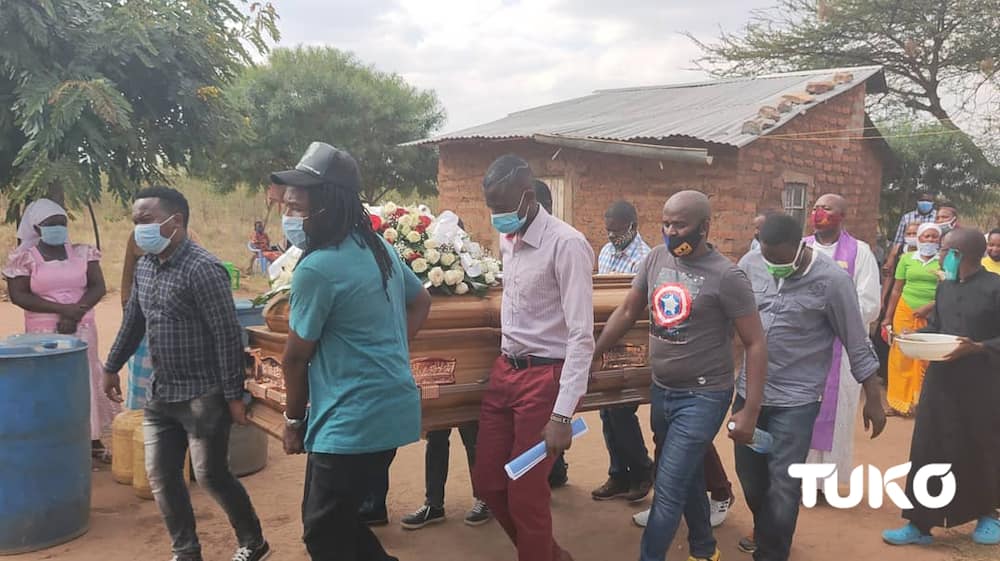 X moving photos from late comedian Kasee's burial ceremony