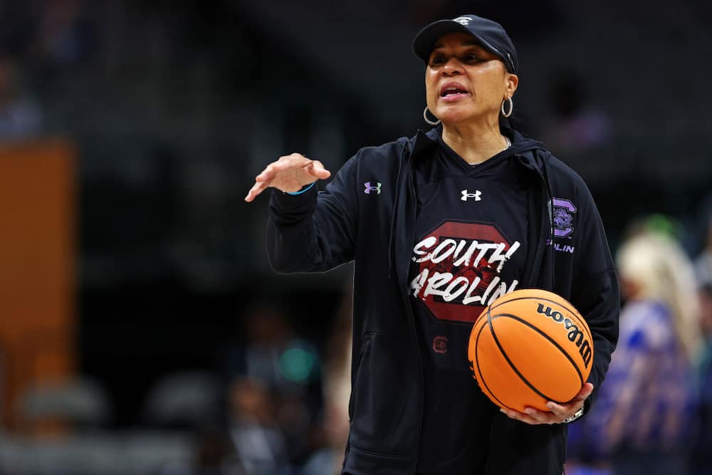 Is Dawn Staley married to Lisa Boyer?