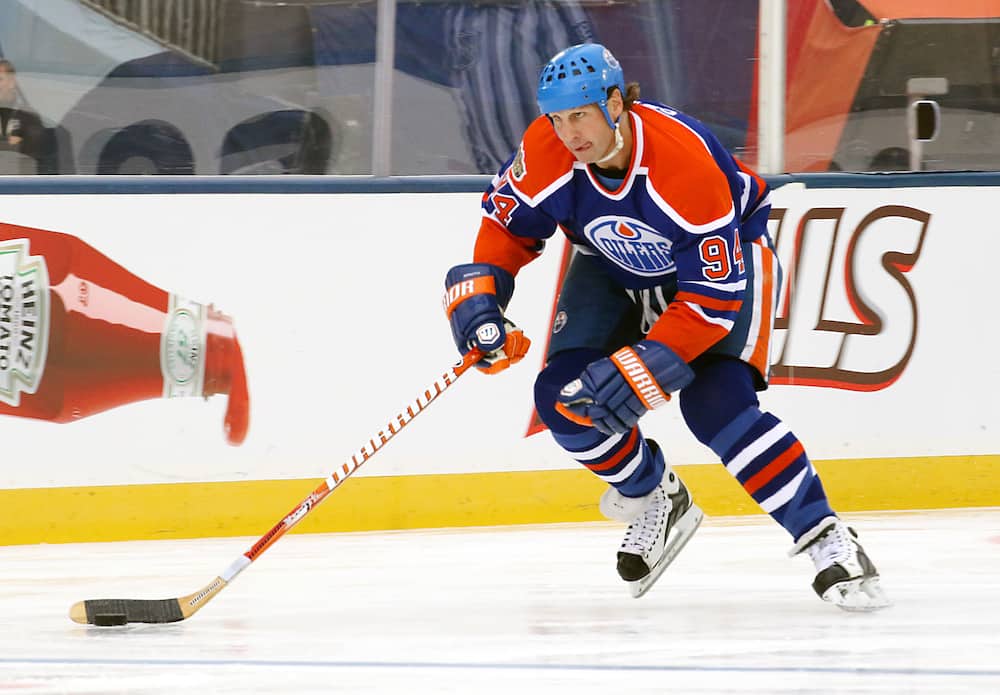 Ryan Smyth of the Edmonton Oilers alumni plays the puck