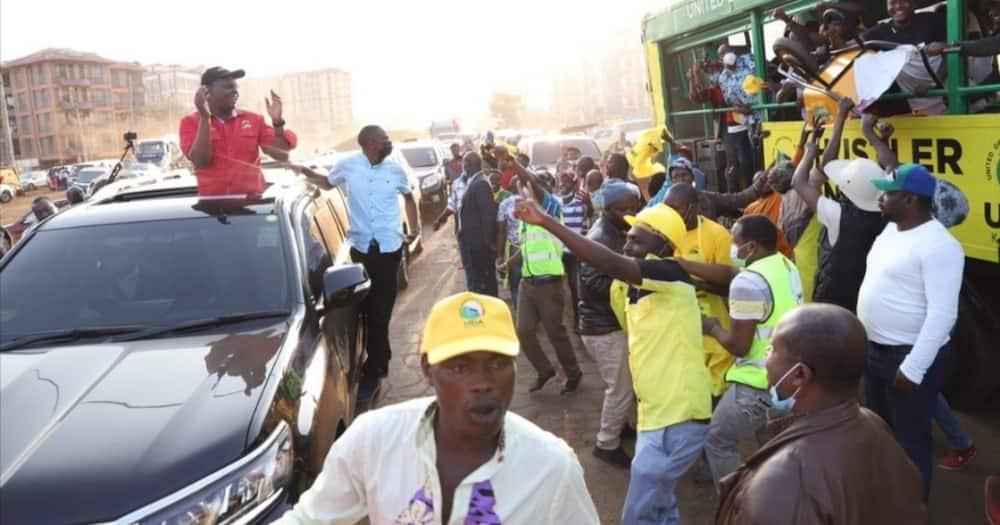 UDA supporters blocked the convoy of the Jubilee candidate. Photo: Amos Kimunya.