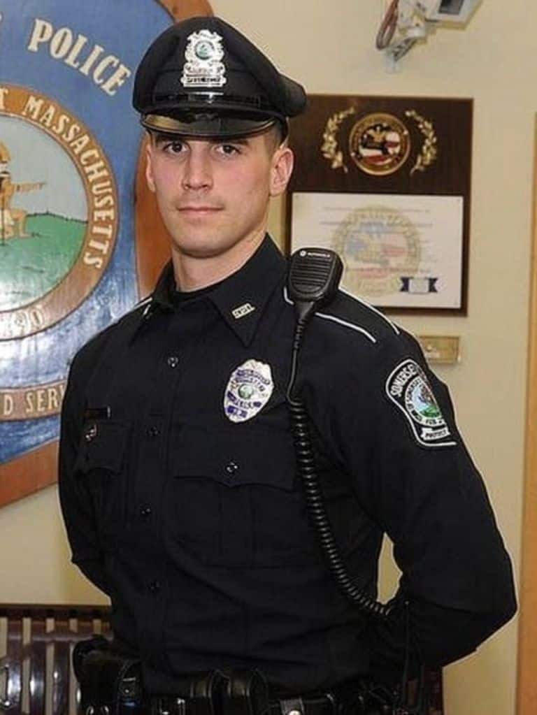 Police officer shows empathy, buys family food instead of arresting them for shoplifting