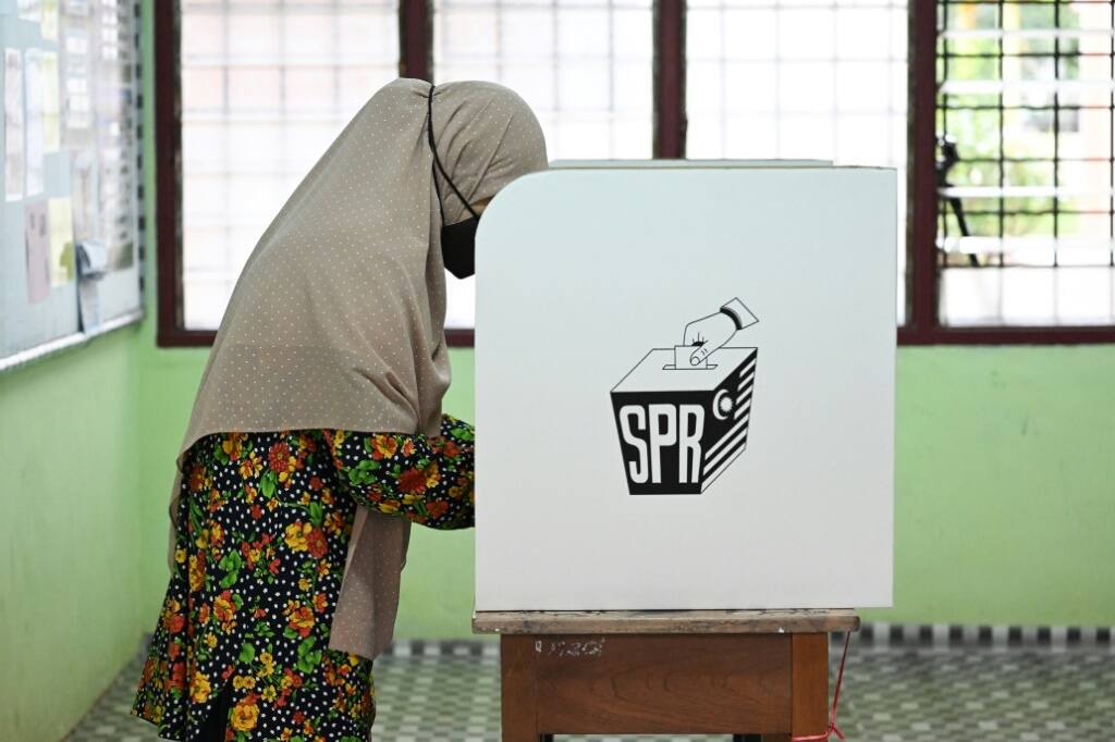 Rival Blocs Claim Majority In Malaysian Election Stalemate - Tuko.co.ke