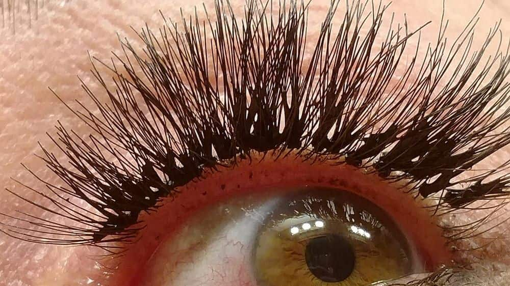 signs of bad eyelash extensions