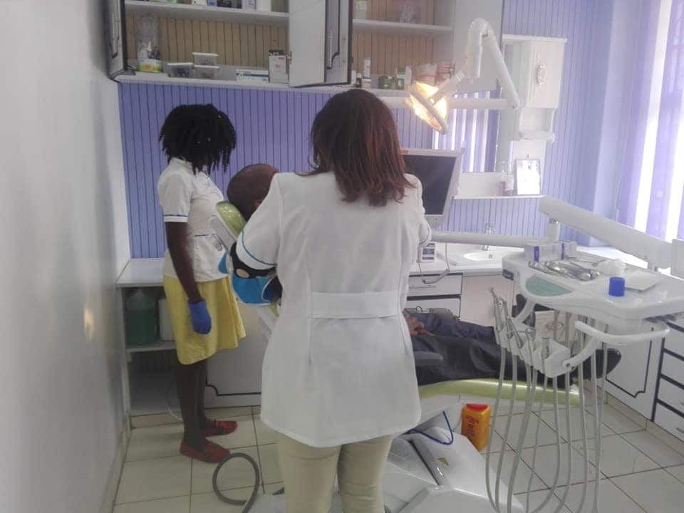 Kilimani Mums' Wamama gets new set of teeth after TUKO.co.ke highlighted his plight