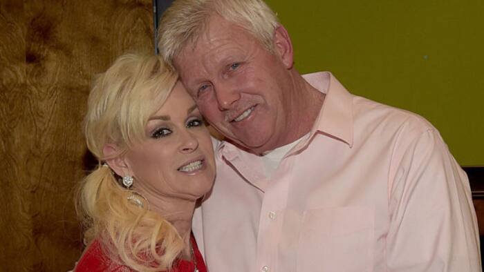 Who is Lorrie Morgan's spouse? Current partner and dating history
