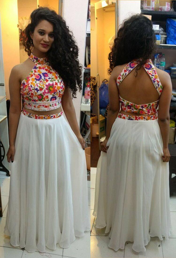 25 Lehenga Blouse Back Designs for Nailing Your Ethnic Look • Keep Me  Stylish