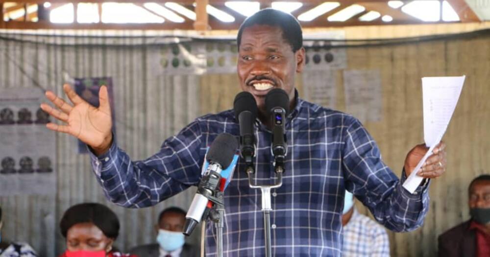 CS Peter Munya reads condolence message from Uhuru at funeral attended by DP Ruto, gets booed