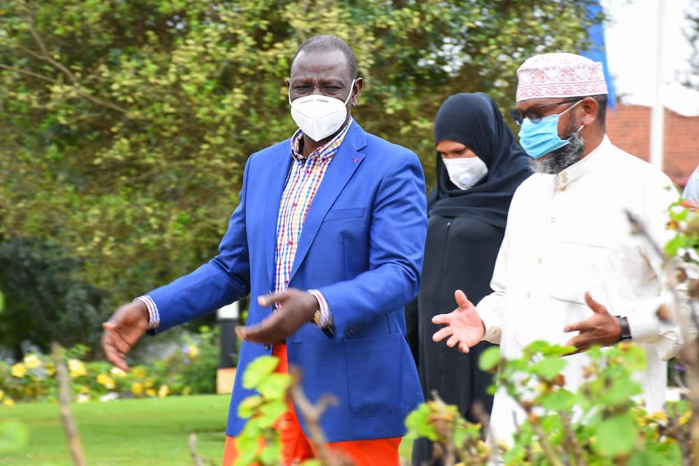 Piga luku: Picha 9 za William Ruto akiwa nadhifu kwenye koti za pamba kali za bei