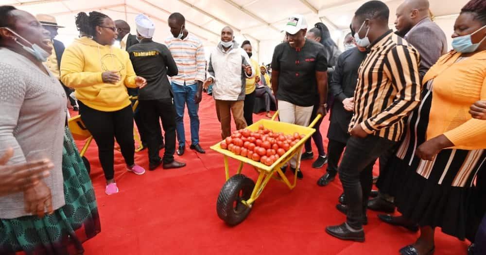 William Ruto interacts with Githurai small-scale traders.