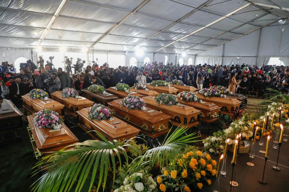 A memorial service for the 21 dead, using empty coffins as symbols of the loss, was held on July 6