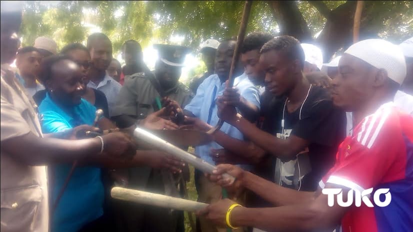 77 Mombasa gang members surrender weapons to police, vow to lead crime free lives