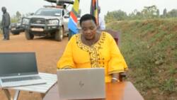 Robinah Nabbanjah: Uganda Prime Minister Stops Own Motorcade By the Road to Address Global Summit