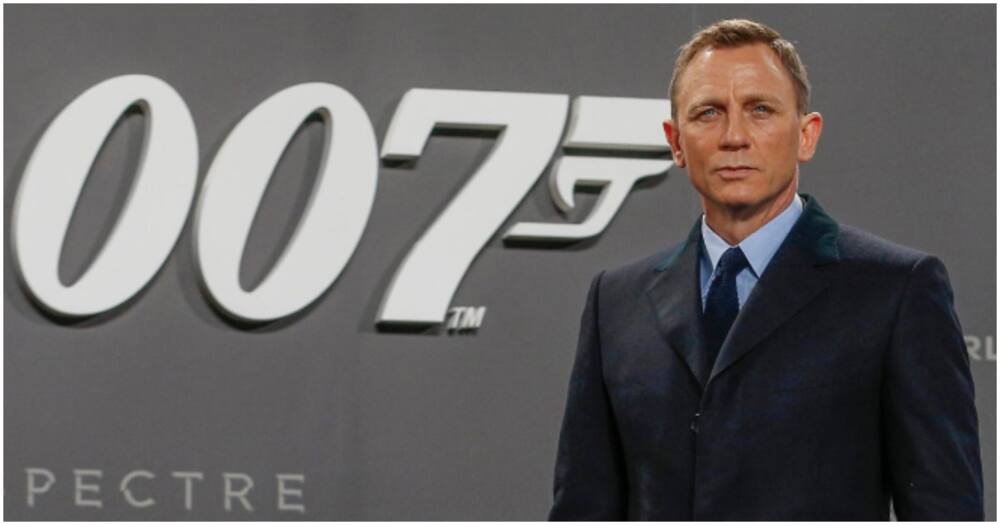 James Bond oo7