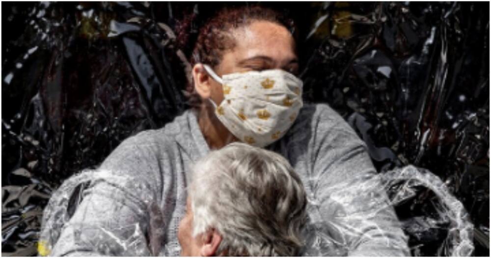 Image of COVID-19 Patient Receiving a Hug Named World Press Photo of the Year