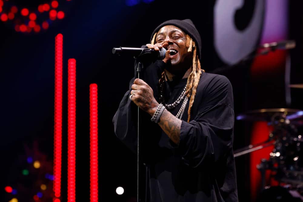 Rapper Lil Wayne perming on stage
