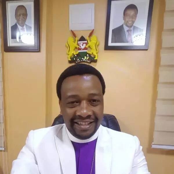 Kenyan girls go wild over Pastor Migwi, a rich city pastor who has hit the limelight