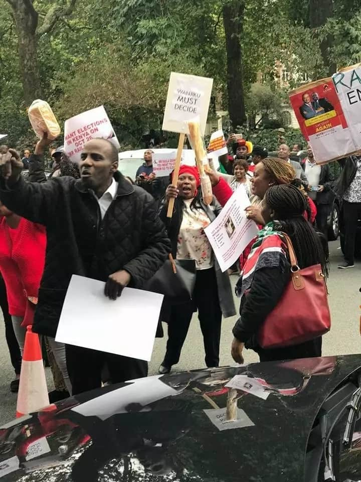 Raila,Uhuru supporters clash in London(video)