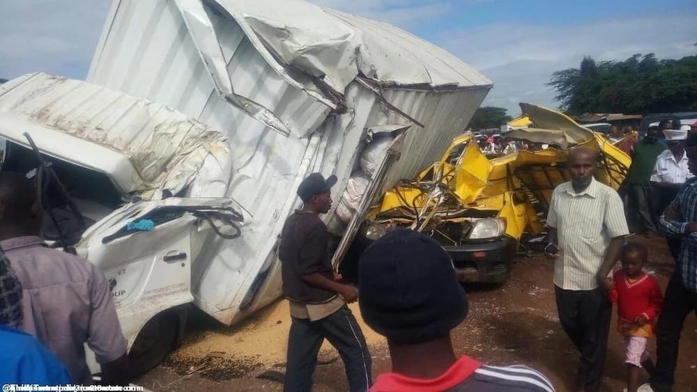 Afisa wa polisi afariki huku wanafunzi 12 wakijeruhiwa vibaya kwenye ajali ya barabarani