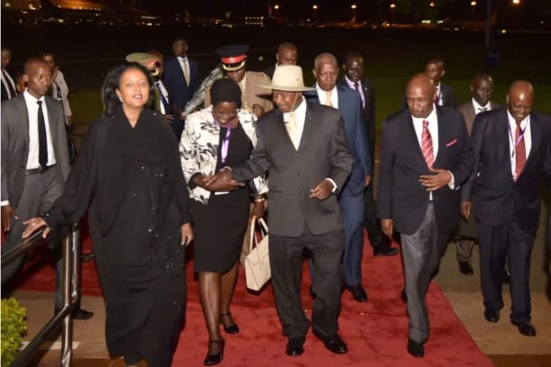 Rais wa Uganda Yoweri Museveni afika Nairobi na kupokelewa na Gideon Moi