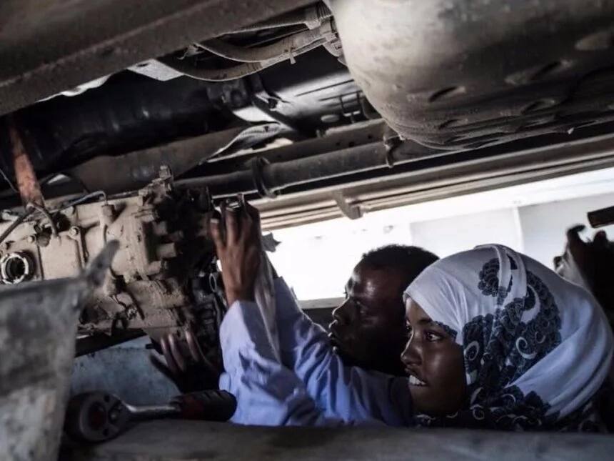 What boys can do girls can do! Meet 18-year-old girl who became Somalia’s first female mechanic