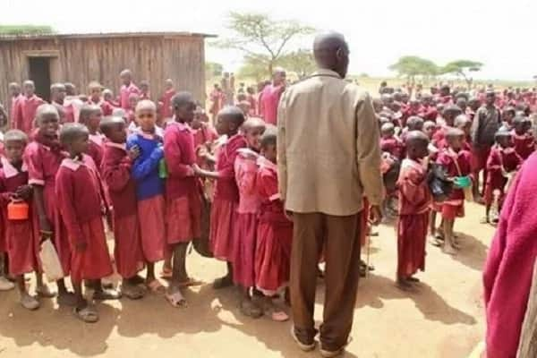 Wanafunzi wa shule ya msingi wenye ghadhabu wafika shuleni wakiwa wamejihami kwa visu na rungu