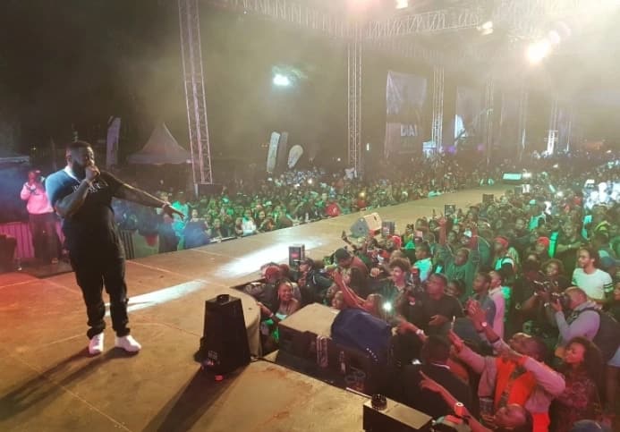 Taswira ya Carnivore wakati rapa Rick Ross akivuruga Nairobi (Picha)