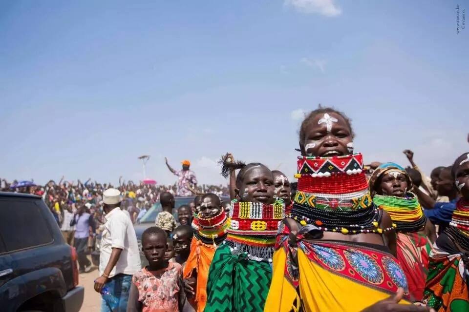 Hata baada ya kufyatuliwa risasi Turkana, Raila apokelewa kwa SHANGWE eneo la Kakuma