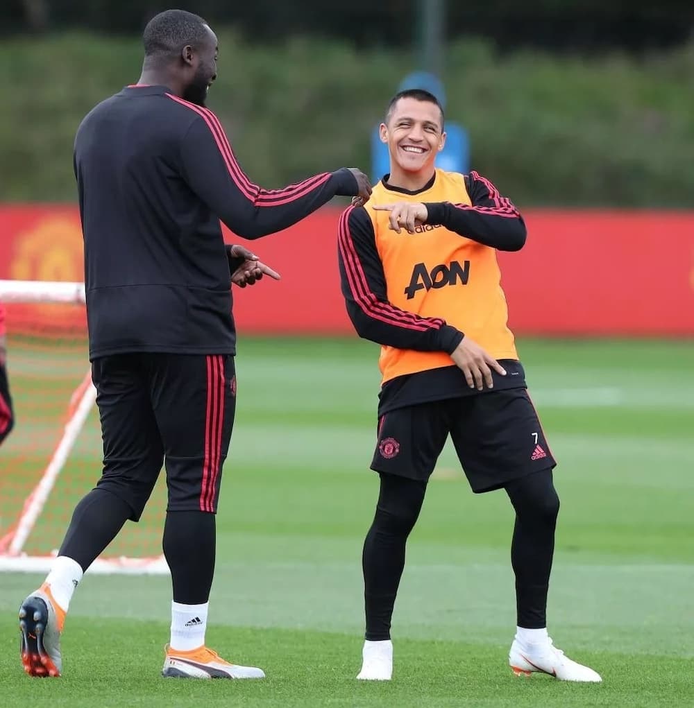 Alexis Sanchez: Man United and Inter Milan agree loan deal for Chilean star