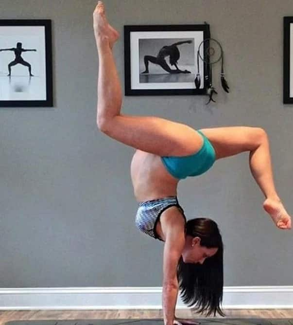 A pregnant woman practiced yoga right until the day before she gave birth – and she delivered the baby in TEN MINUTES!