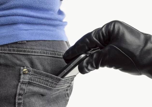 Stolen smartphone punishes thief