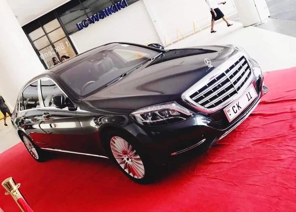 Bilionea Chris Kirubi anunua gari nyingine la mamilioni aina ya Mercedez M-class