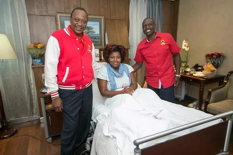 Rais Uhuru Kenyatta na naibu wake William Ruto walipomtembelea Esther Passaris hospitalini.
