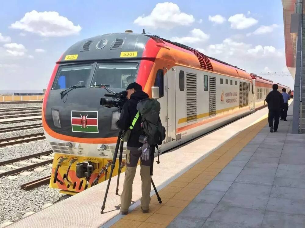 Mradi wa reli mpya ya SGR umewasili, WANAHABARI wapata fursa ya kuionja