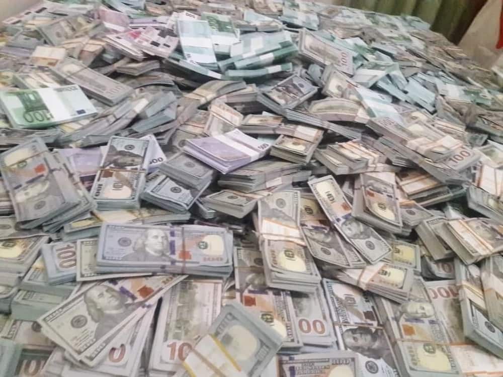 Busia: 3 DCI officers from Bungoma arrested with fake KSh 4.3m in US Dollars