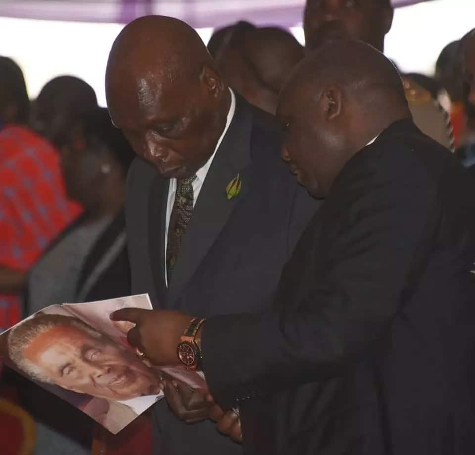 Ex-president Moi surprises many by reading without spectacles