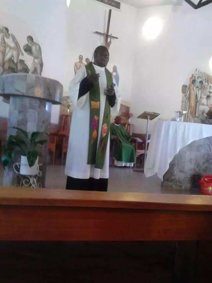 Padre wa Katoliki azimia na kufariki akiwa altareni Bungoma