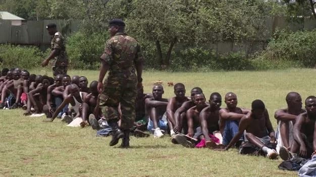 Afisa wa KDF Asukumwa Jela Miaka Mitatu kwa Kupokea Hongo Makurutu Wakisahiliwa