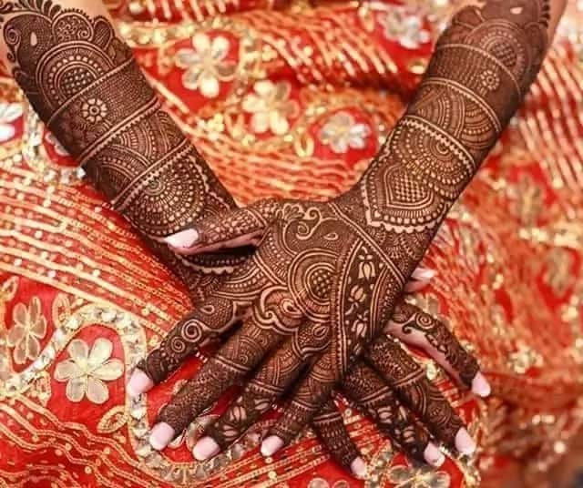 Fana's Mehendi - Kandy - Divya's bridal mehendi• Spot Raja Rani..  #bridalmehndi #bridalhenna #hennabrides #rajaranihenna #srilankan  #detailedbridal #hennadetails #creativehenna #weddingsasia  #bridesofinstagram #picsart #pics #humanfigurehenna #hennaart ...
