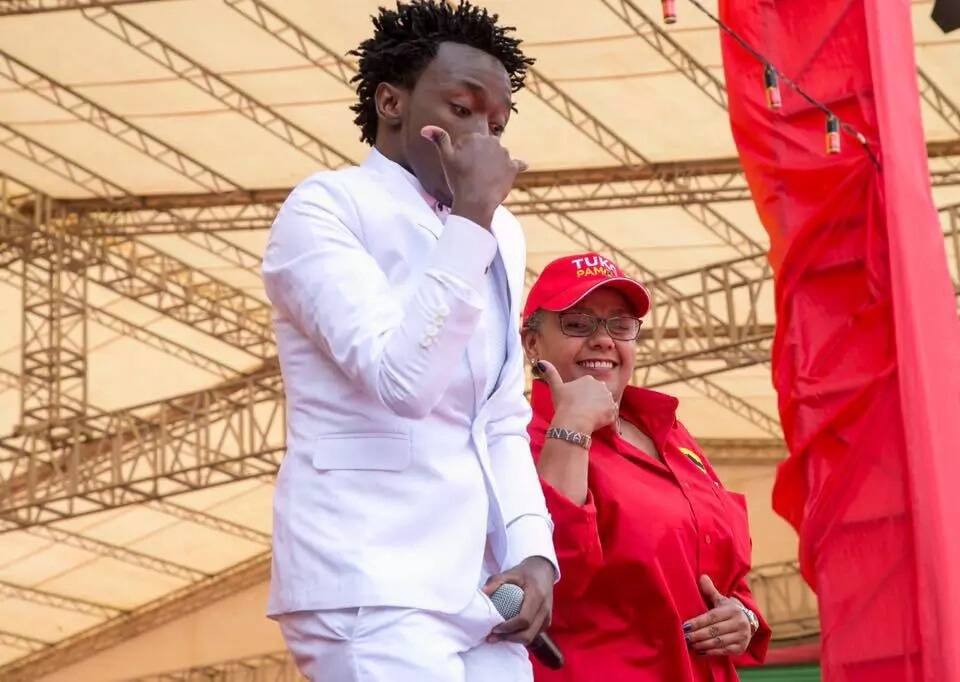 Singer Bahati swears never to sit on Uhuru's seat again (video)