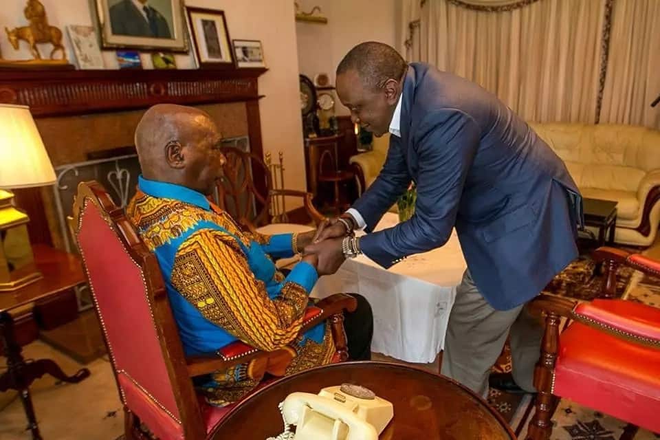 Rais wa zamani, Daniel Moi amtumia Uhuru Kenyatta ujumbe muhimu kabla ya kuapishwa