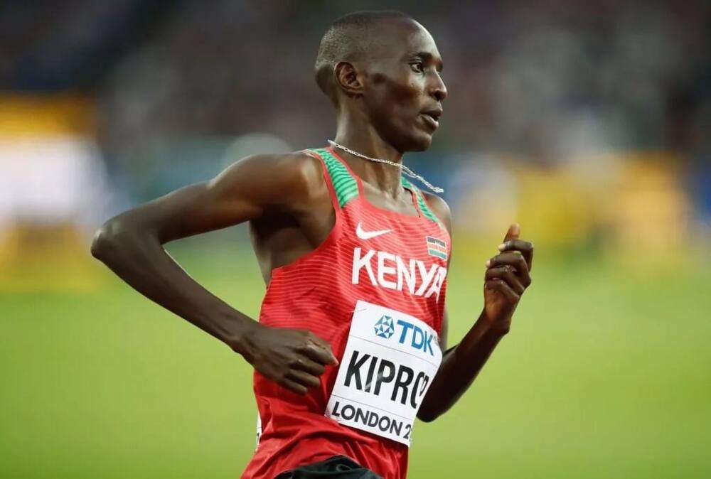 Mwanamke aliyenakiliwa akimbusu mwanariadha Asbel Kiprop anywa sumu