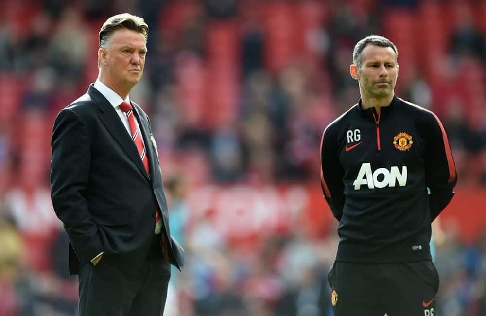 Ryan Giggs quits Manchester United