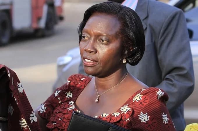 Wafuasi wa Ann Waiguru wazua fujo nje ya mahakama na kumzuia Martha Karua