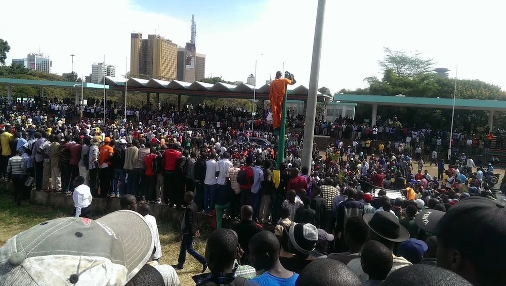 Wafuasi wa NASA wajaza Uhuru Park kushuhudia Raila akiapishwa