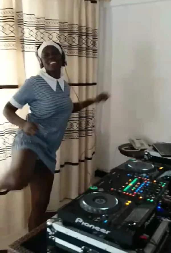 Singer Akothee shows everyone her underwear in raunchy dance