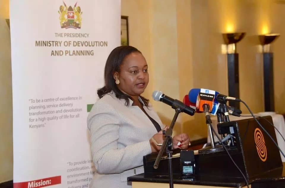 Muone gavana Ann Waiguru akijivinjari 'vinoma' katika sherehe